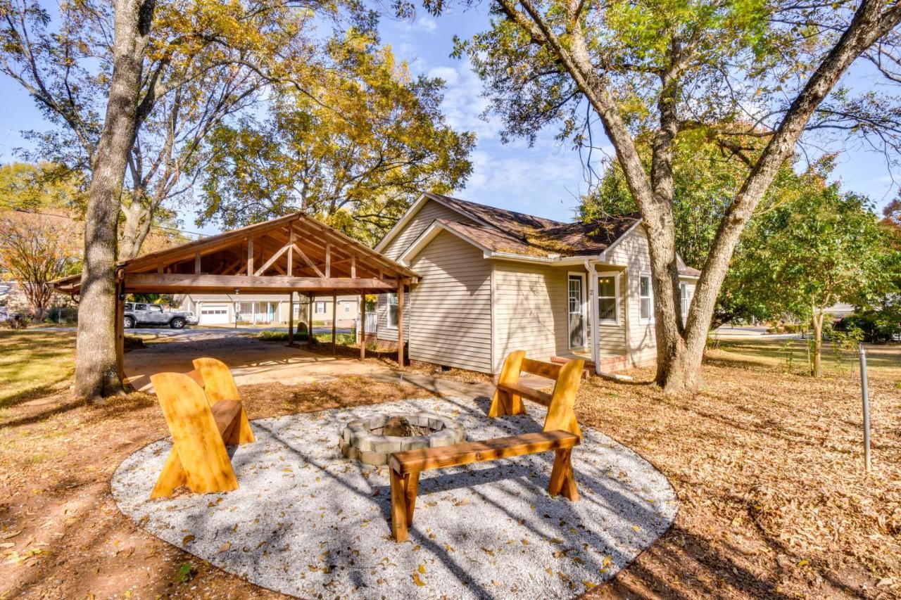 Tranquil Travelers Rest Home With Fire Pit! ภายนอก รูปภาพ